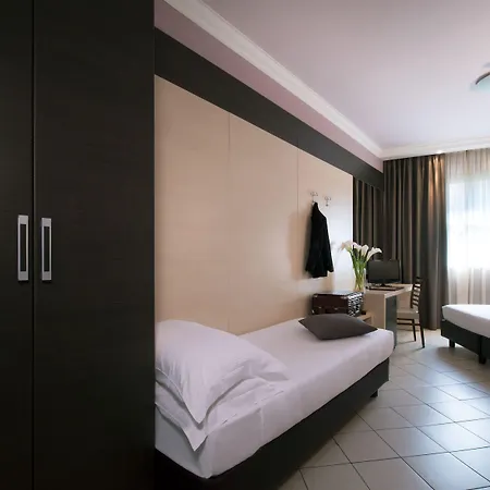 斯佩齐亚cdh酒店 4* 斯培西亚